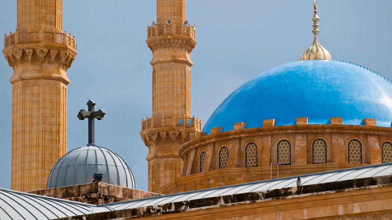 Dialogo di bellezza tra chiesa cristiana e moschea islamica